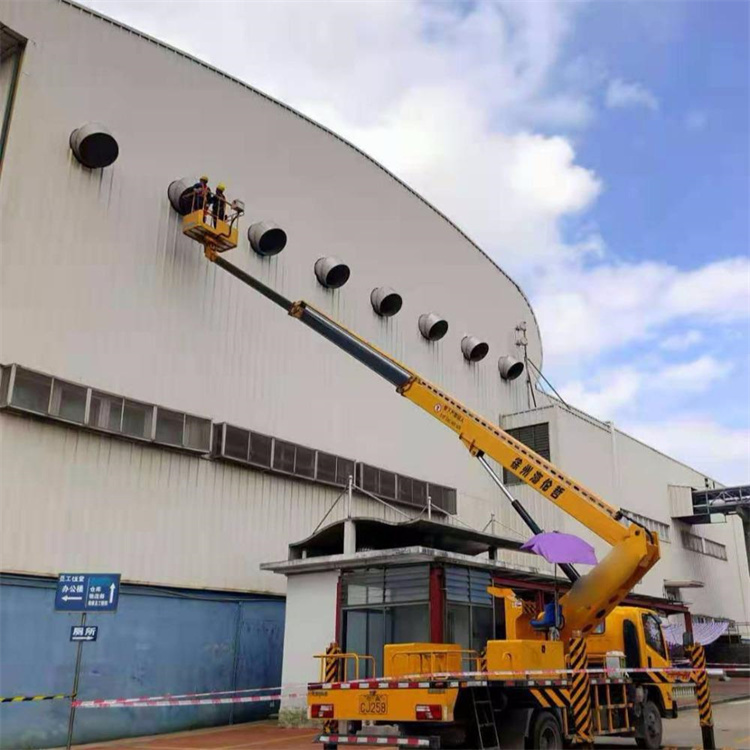 建湖县高空作业车出租服务：专业广告牌安装解决方案